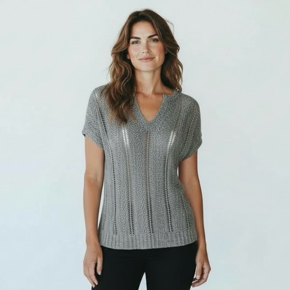 Leo & Sage Short Sleeve Gray and White Knit Sweater‎